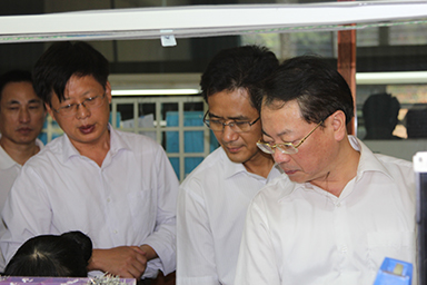 福建省紀(jì)委副書記、監(jiān)察廳廳長(zhǎng)陳善光一行視察虹潤(rùn)公司