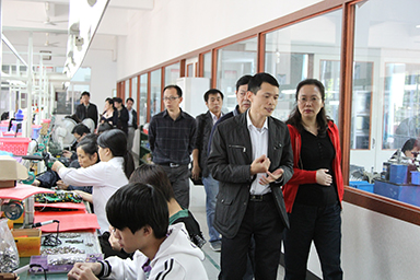 福建省委統(tǒng)戰(zhàn)部副部長(zhǎng)、省工商聯(lián)黨組書記王玲視察虹潤(rùn)公司